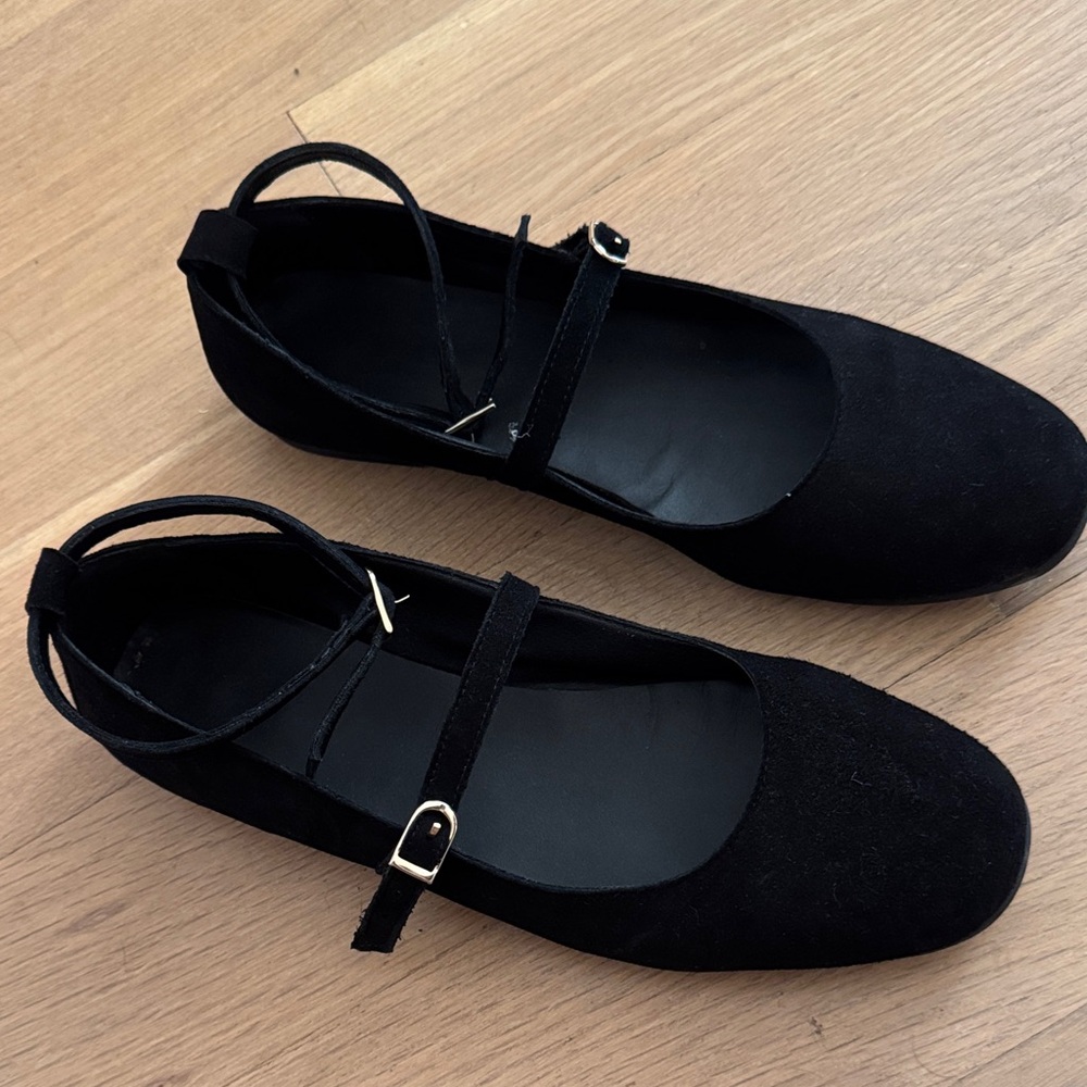 Chic Black Women's Strap Flats